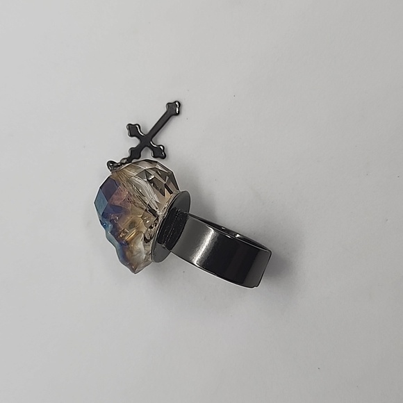 GASOLINE GLAMOUR BADLANDS SWAROVSKI CRYSTAL SKULL CHARM RING - Picture 4 of 7